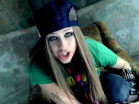 Avril Lavigne Sk8er Boi (Upscale)